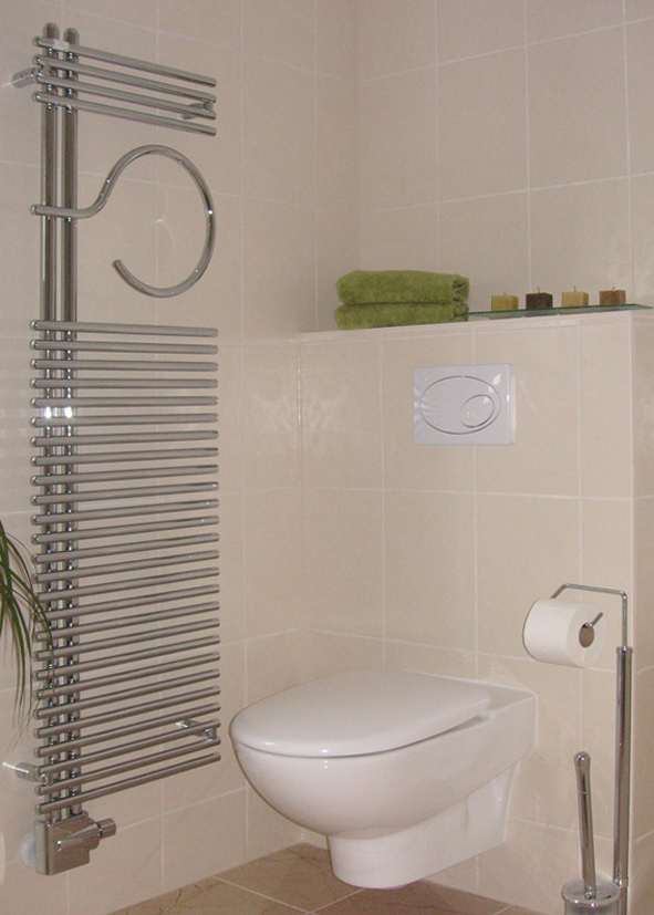 Komplett saniertes Bad mit neuem WC